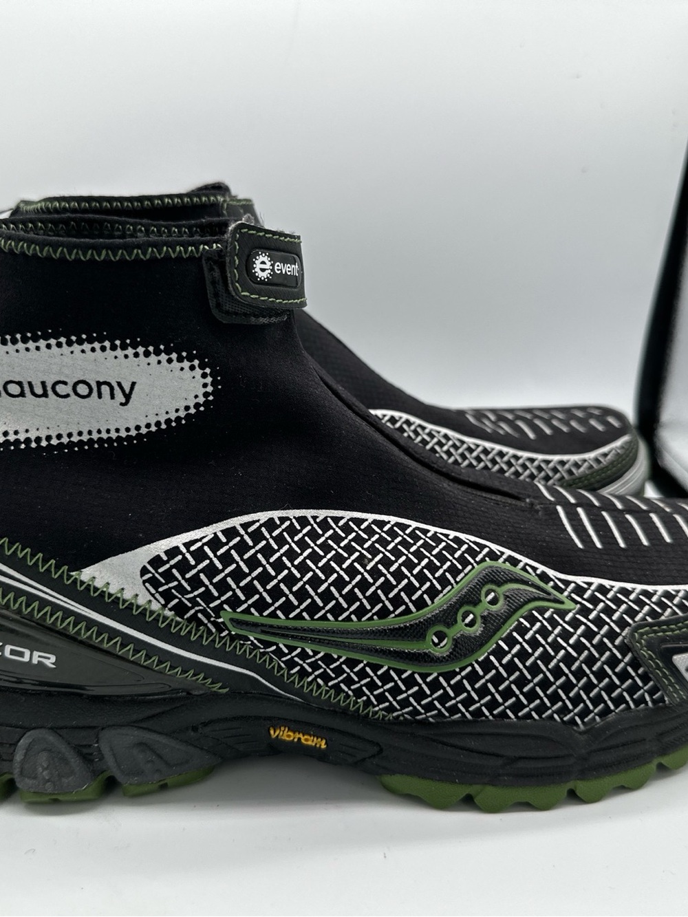 Saucony Men’s Black & Green Razor Trail Shoes with Ankle Strap - Picture 2 of 8